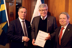 m15nr1s41 Ulf Birnik next to winne of Trade Award